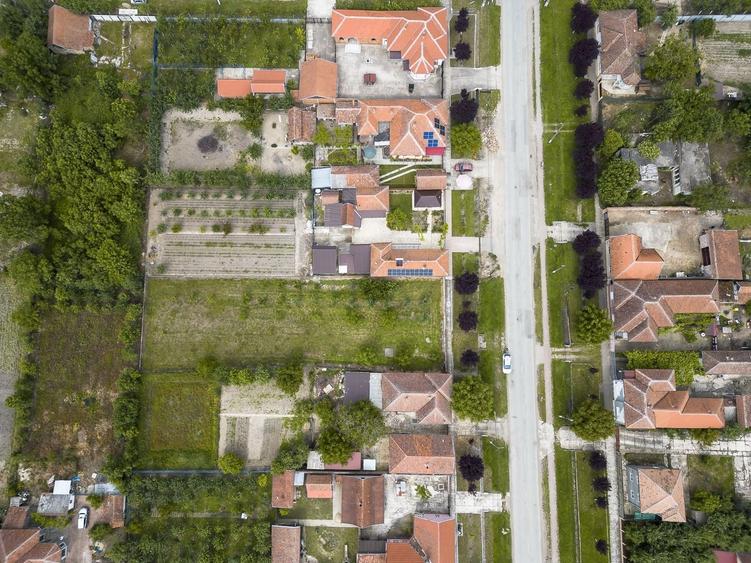 Teren Construcții intravilan de 1439 mp, în Cermei