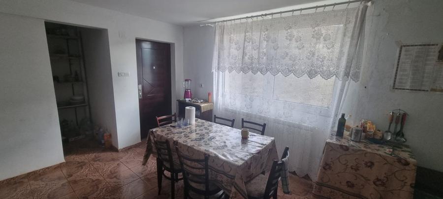 Casă individuală cu 5 camere cu Teren 1140 Mp în Periferie