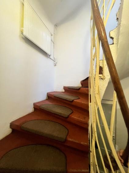 Casă cu 8 camere cu Teren 197 Mp în Calea Călărașilor