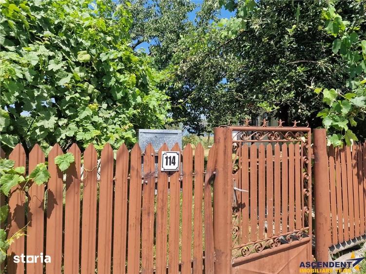 Casă cu 3 camere cu Teren 2000 Mp în Izvoarele