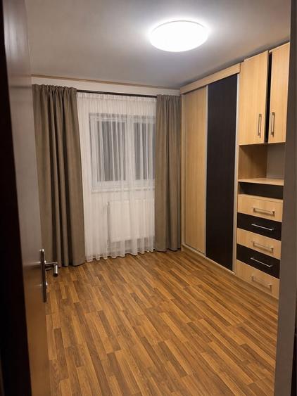 Apartament cu 3 camere decomandat în Soarelui