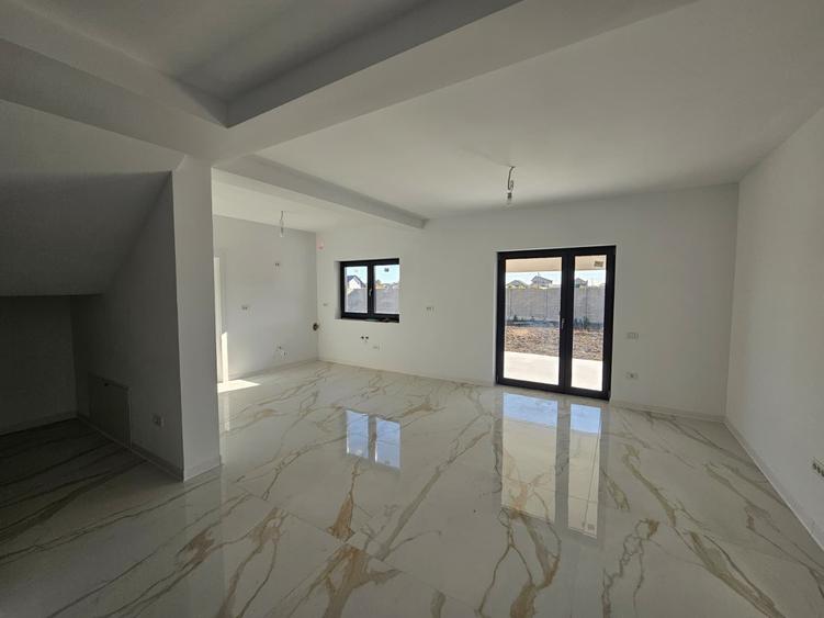 Duplex cu 3 camere cu Teren 365 Mp în Moșnița Veche