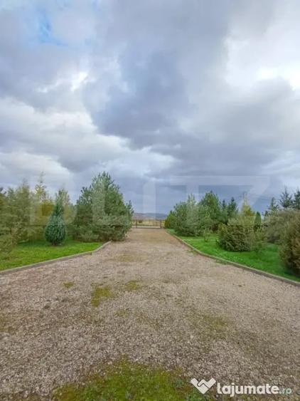 Casă cu 2 camere cu Teren 3289 Mp în Luna