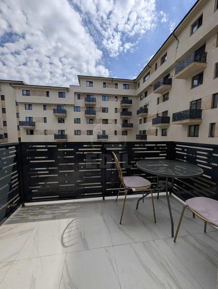 Apartament cu 3 camere semidecomandat în Florești