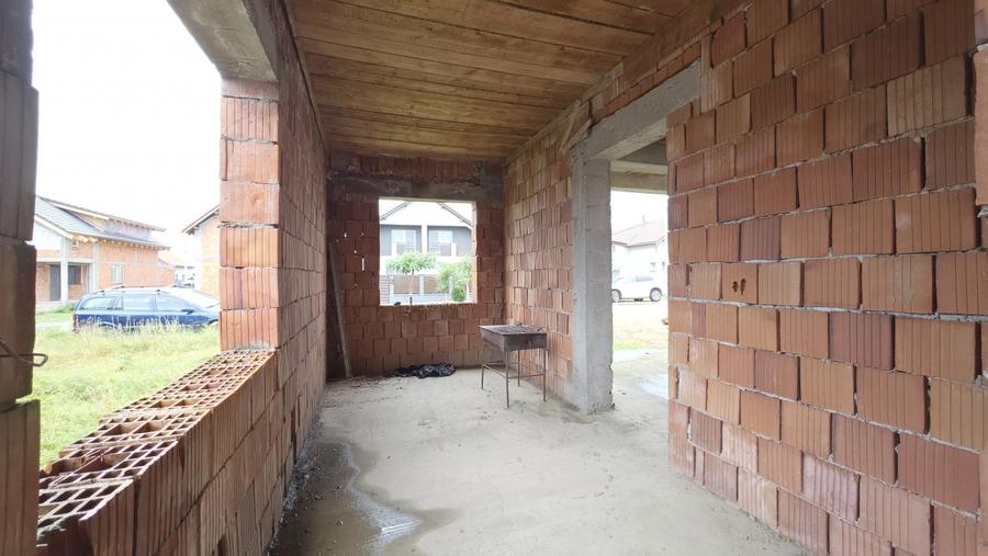 Casă individuală cu 6 camere cu Canalizare în Curtici
