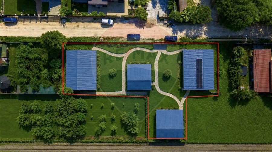 Casă individuală cu 11 camere cu Teren 1007 Mp în Stupini