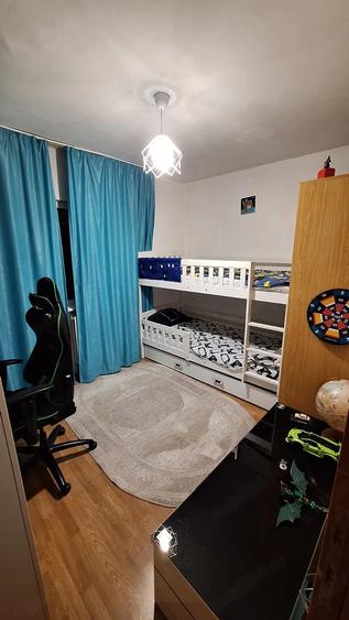 Apartament cu 3 camere decomandat în Micro 11