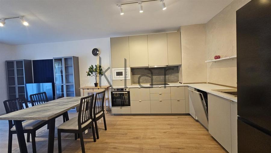 Apartament cu 3 camere semidecomandat, mobilat în Semicentral