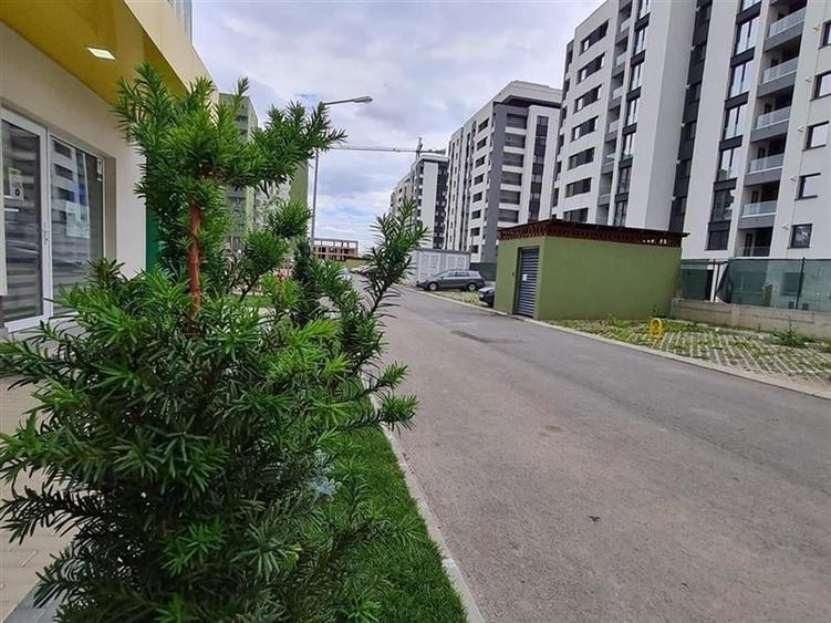 Apartament cu 2 camere decomandat în Tractorul