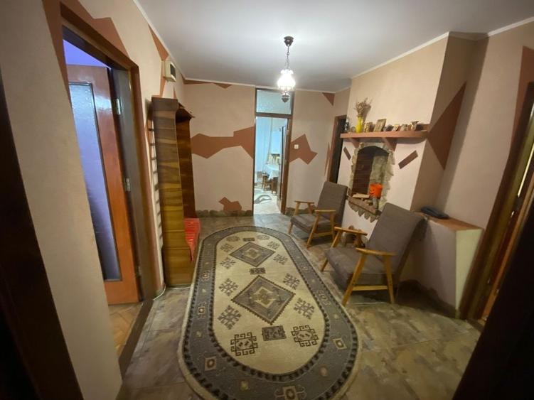 Apartament cu 3 camere decomandat în Șcheia