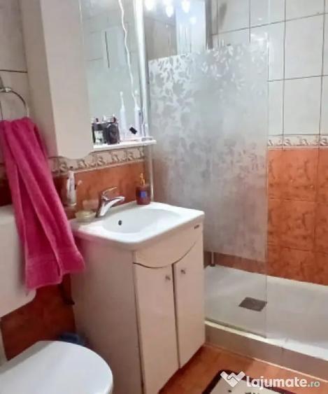 Apartament cu 3 camere decomandat în Aradului