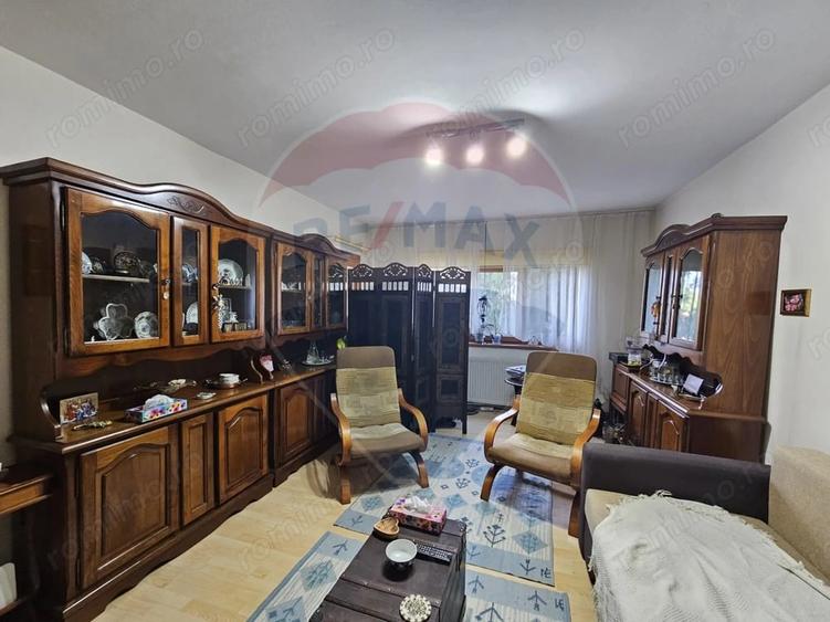 Apartament cu 3 camere decomandat în Central