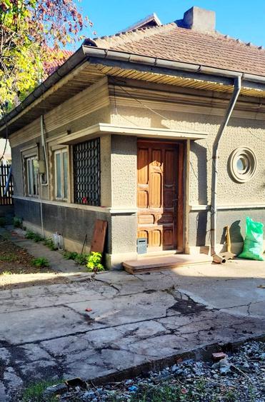 Casă individuală cu 4 camere cu Canalizare în 23 August