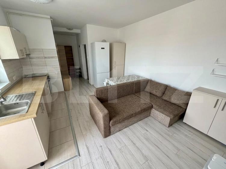 Apartament cu 3 camere semidecomandat, mobilat în Florești