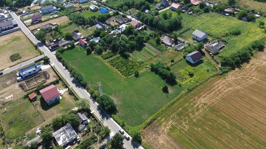 Casă cu 4 camere în Zmeu
