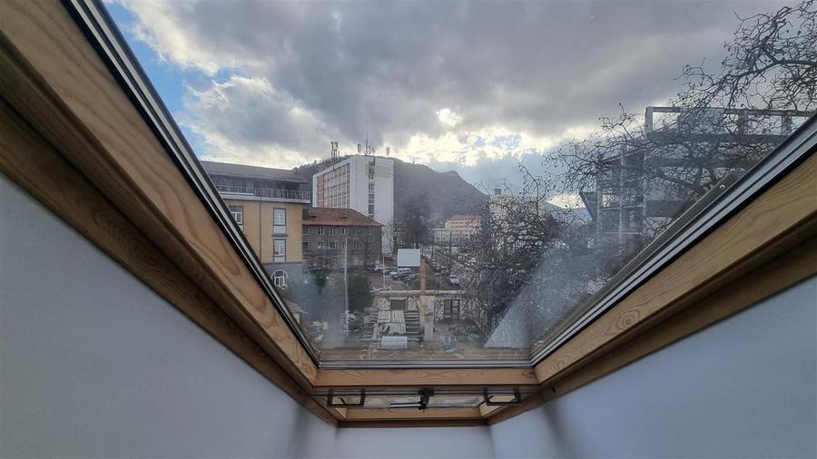 Casă individuală cu 11 camere cu Canalizare în Centrul Civic
