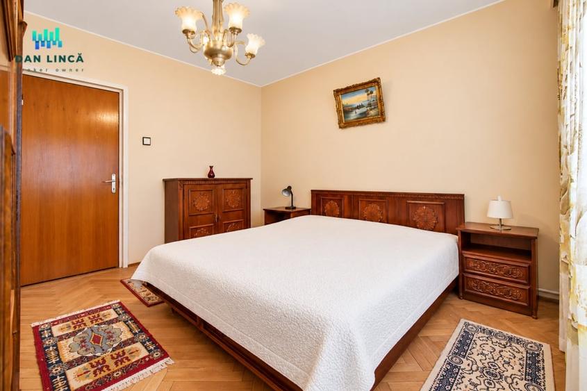 Apartament cu 4 camere decomandat în Central