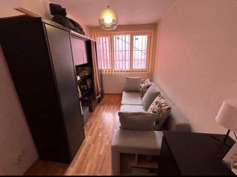 Apartament cu 3 camere semidecomandat, mobilat în Titan