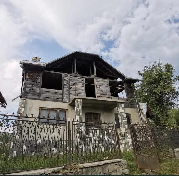 Casă cu 3 camere cu Teren 2200 Mp în Secăria