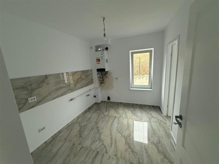 Casă cu 4 camere cu Canalizare în Bârnova