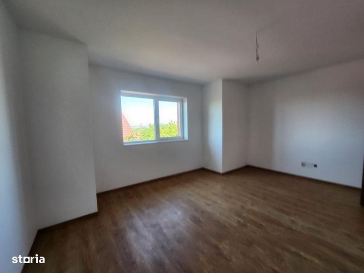 Casă cu 4 camere în Ștefănești