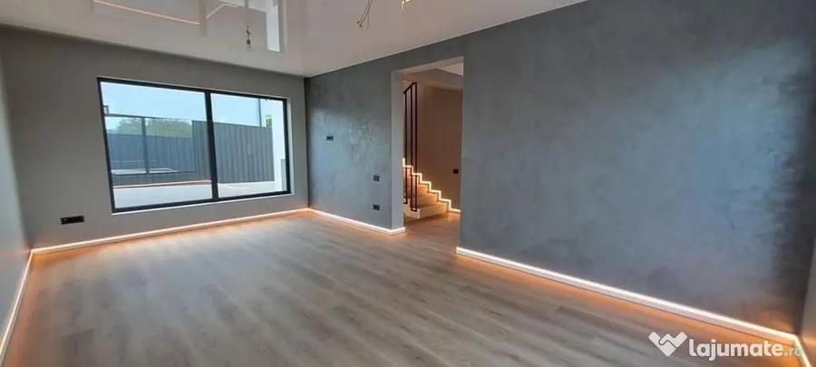 Casă cu 4 camere cu Teren 500 Mp în Vișani