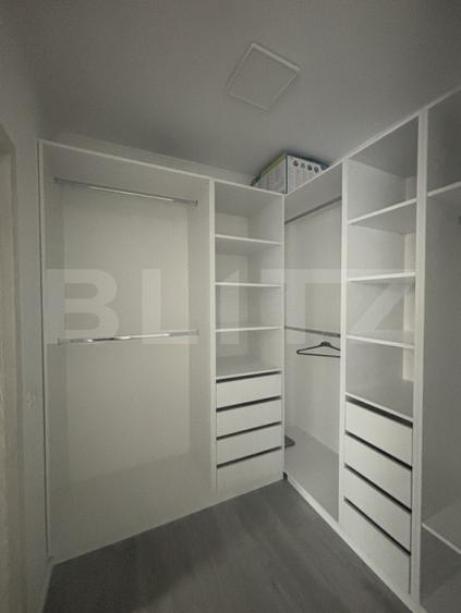 Casă cu 5 camere cu Teren 1038 Mp în Săcălaz