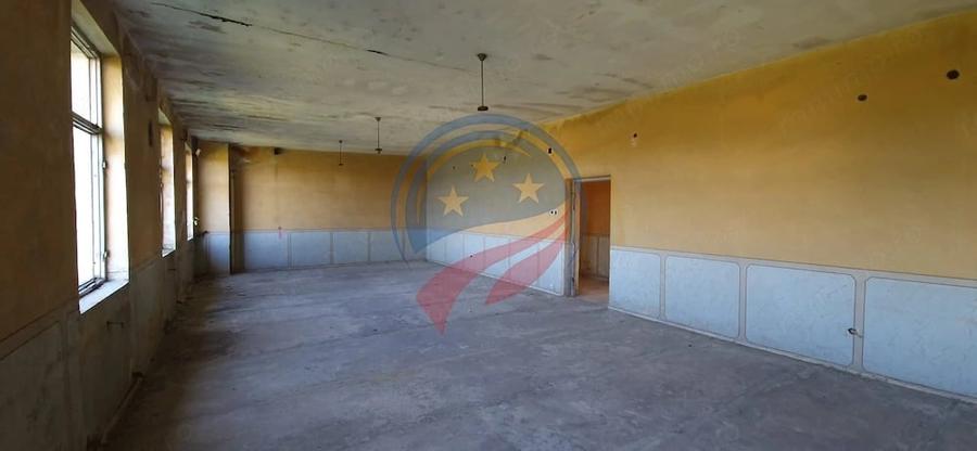 Spațiu comercial, de 721 mp, în Periferie