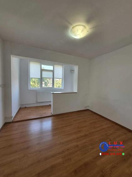 Apartament cu 3 camere decomandat în Piața Nouă