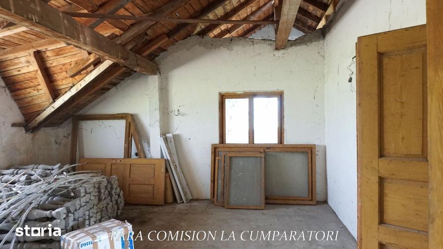 Casă cu 10 camere cu Teren 4324 Mp în Central