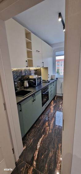 Apartament cu 2 camere semidecomandat, mobilat în Centrul Civic