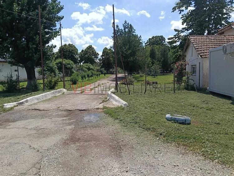 Spațiu comercial, de 10,000 mp, în Central