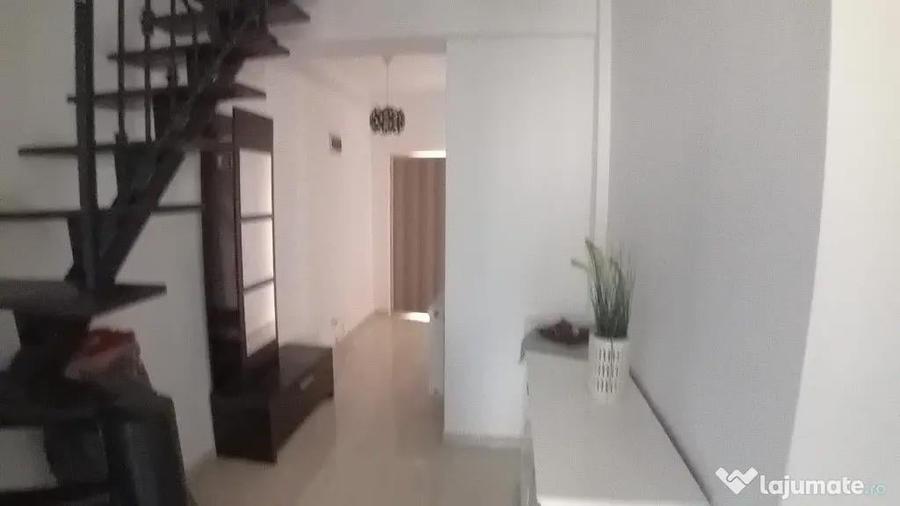 Apartament cu 3 camere decomandat în Sud