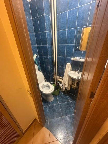 Apartament cu 3 camere semidecomandat, mobilat în Colentina