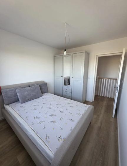 Casă individuală cu 5 camere cu Garaj în Șimnicu de Sus