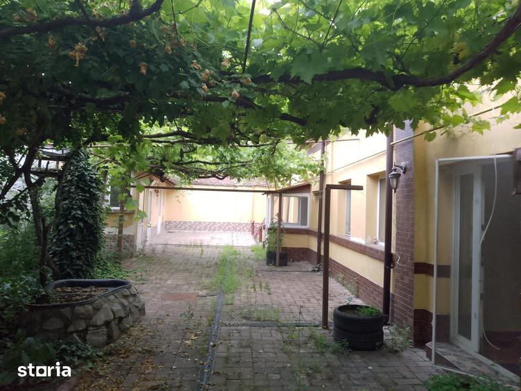 Casă cu 4 camere cu Teren 283 Mp în Independenței