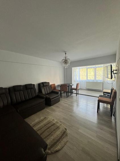 Apartament cu 3 camere decomandat în Slănic-Moldova