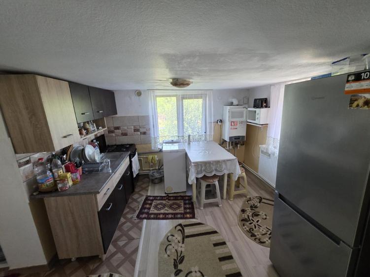 Casă individuală cu 4 camere cu Teren 2200 Mp în Curtișoara