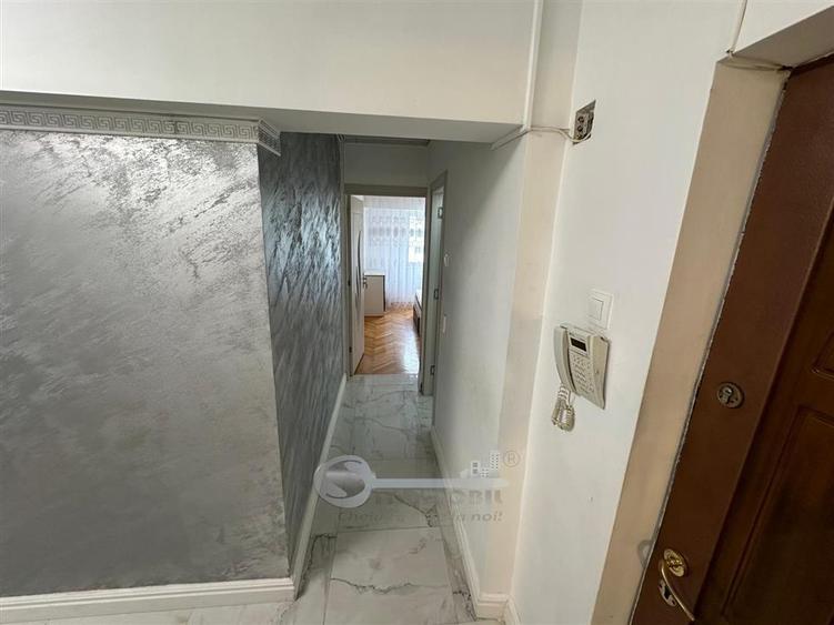 Apartament cu 3 camere decomandat în Dacia