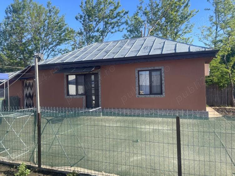 Casă cu 5 camere cu Teren 2000 Mp în Movila Miresii