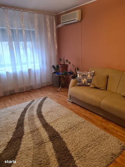 Apartament cu 2 camere decomandat în Piața Centrală