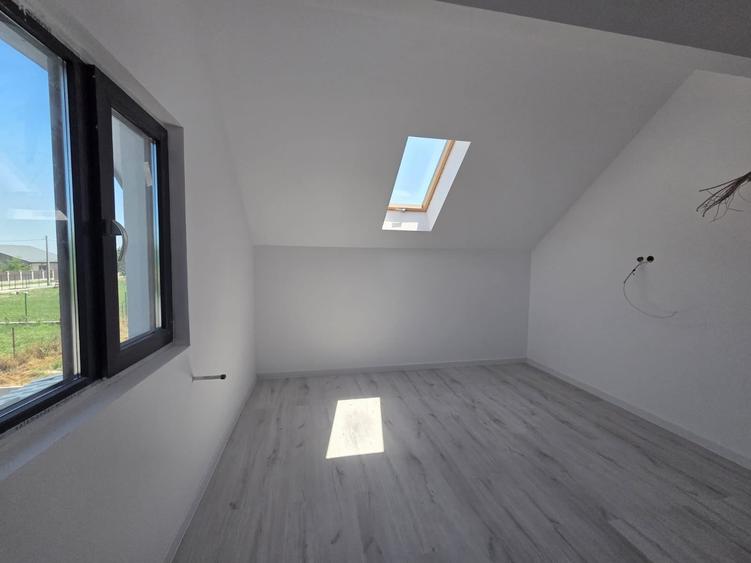 Casă individuală cu 5 camere cu Teren 460 Mp în Țegheș