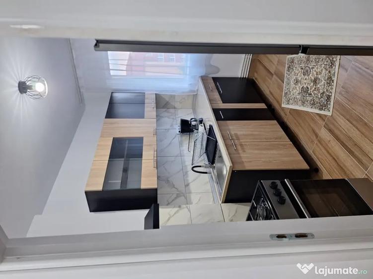 Apartament cu 3 camere decomandat în Aleea Trandafirilor