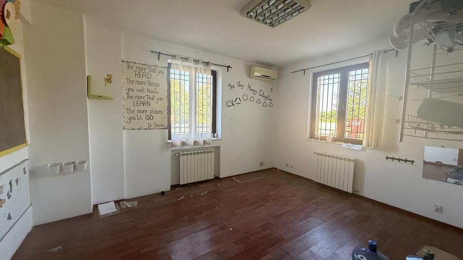 Casă individuală cu 11 camere cu Teren 1300 Mp în Pipera