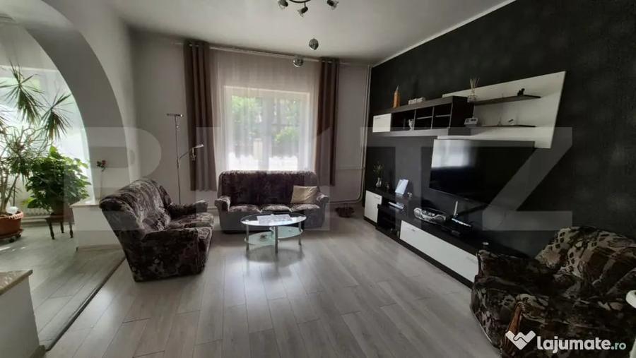 Casă cu 6 camere cu Teren 525 Mp în Cloșca