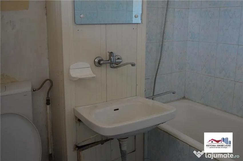 Garsonieră decomandată în Central
