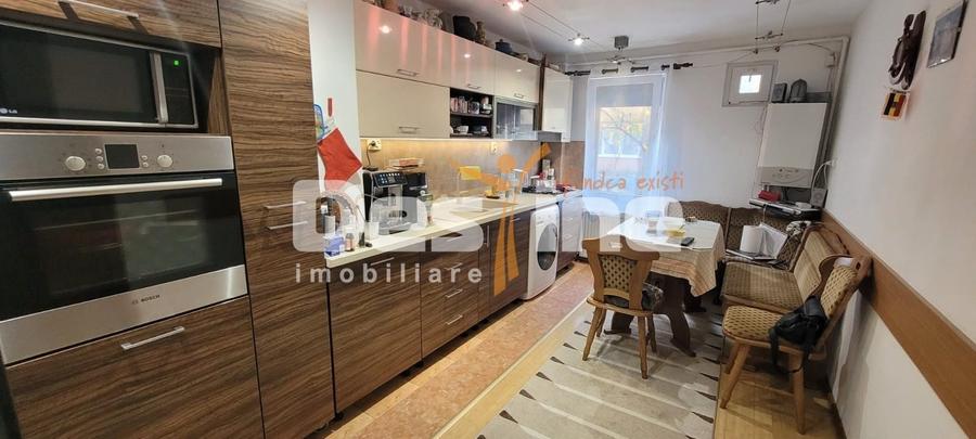 Apartament cu 3 camere decomandat în Craiter