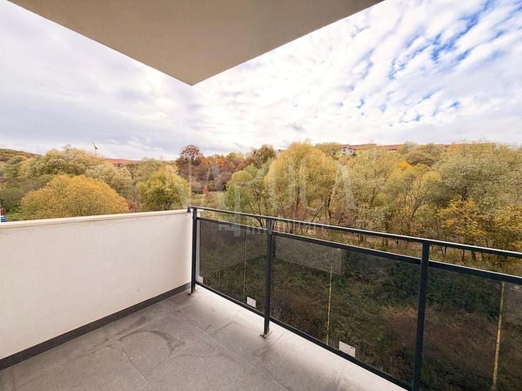 Apartament cu 3 camere semidecomandat în Florești
