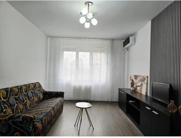 Apartament cu 3 camere decomandat, mobilat în Titan