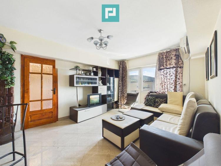 Apartament cu 3 camere semidecomandat, mobilat în Central